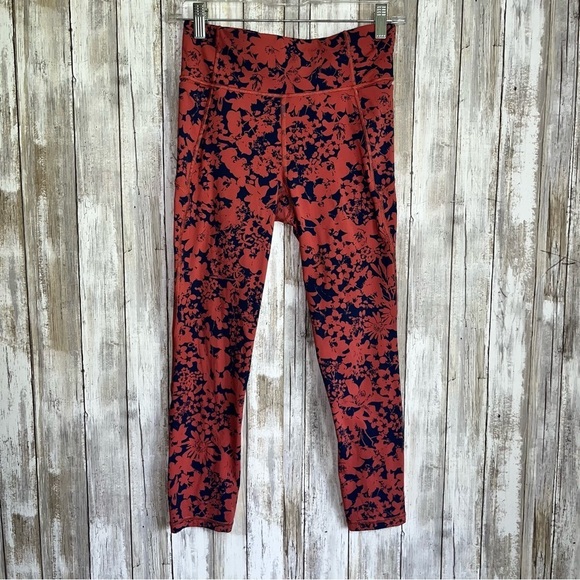 Lululemon High Rise Efflorescent Dark Canyon Onyx Blue Final Lap Crop - Picture 2 of 12